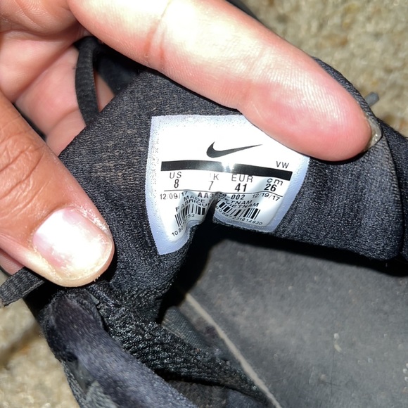 Nike shoes - Picture 6 of 7